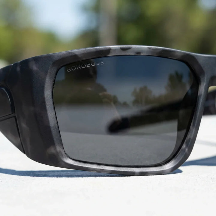 Salmon Seeker lentes para correr vista de frente unisex #editorial_polarizado #color_dark-camo
