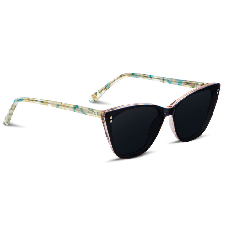 Vista angulada Amber Clip Sol lentes con imán verde oliva con imán premium #color_verde
