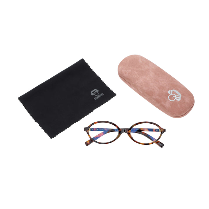 Blueberry Carey vista desde arriba de lentes de lectura ovalados para mujer tipo miu miu con filtro de luz azul para las pantallas con estuche rigido tipo almeja y paño de limpieza