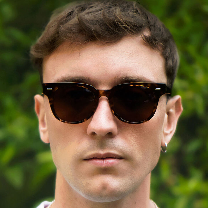 anteojos de sol polarizados de color carey con lentes cafe para hombre de moda