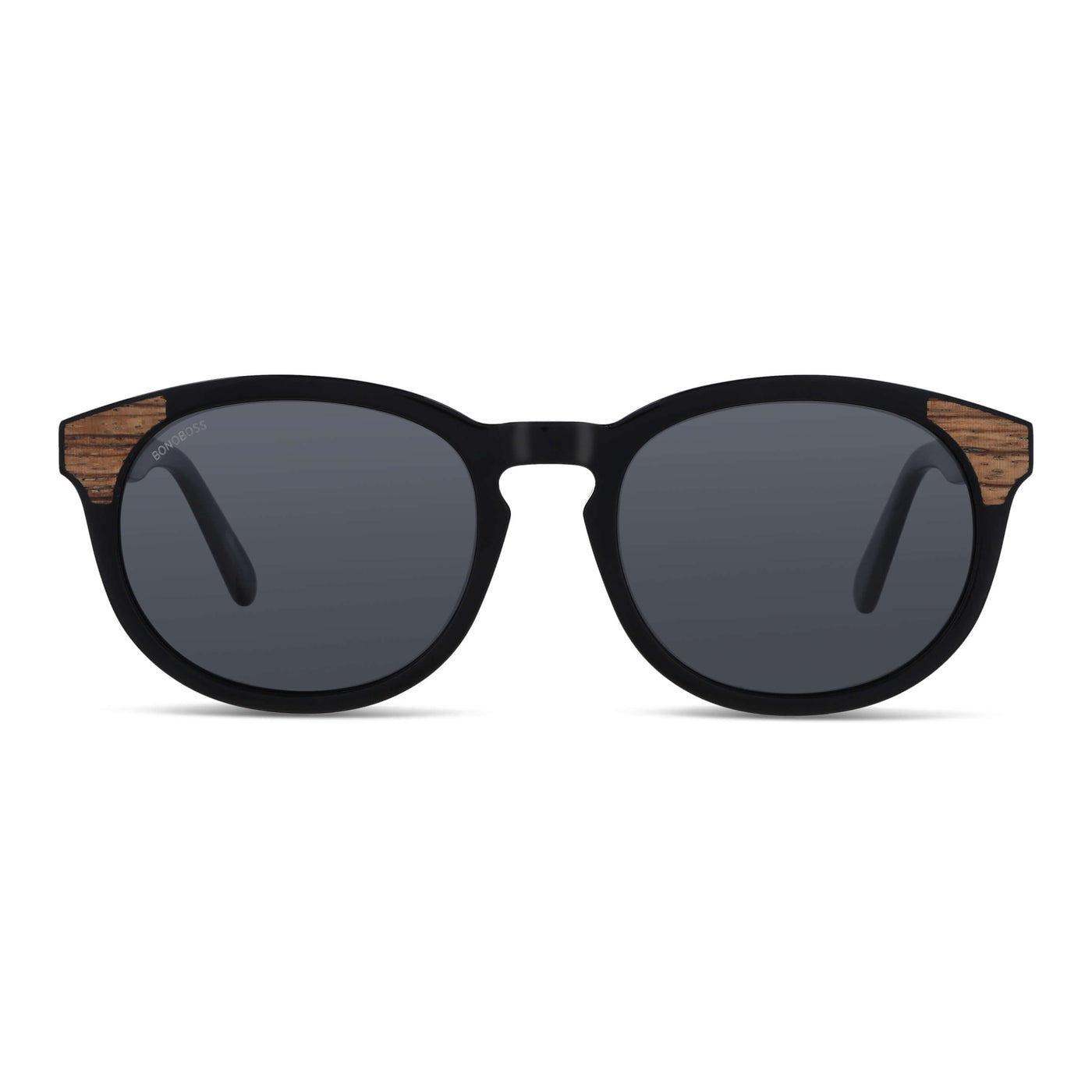 lentes de sol polarizados para hombre y mujerovalados de color negro con patas de madera natural sustentable. Marco de plastico reciclado con lentes polarizadas