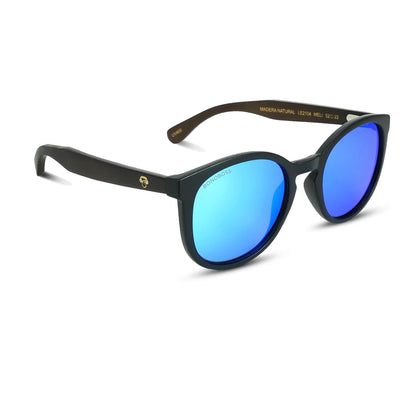 anteojos redondos de plástico reciclado y varillas de madera natural sustentable con lentes de color espejado azul. Polarizadas y forma redonda. 