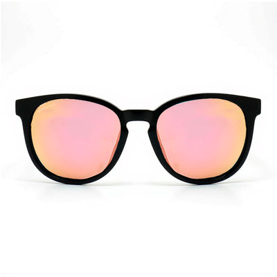 anteojos redondos de plástico reciclado y varillas de madera natural sustentable con lentes de color negro. Polarizadas y forma redonda. 