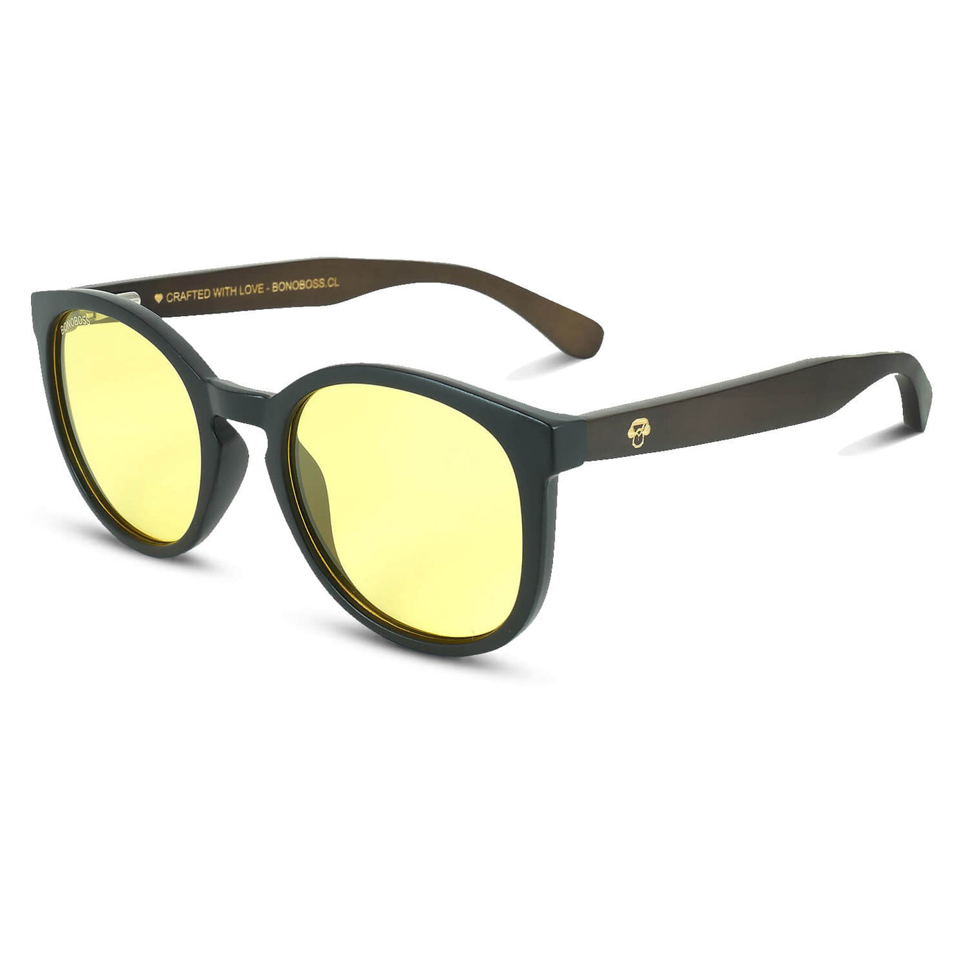 anteojos redondos de plástico reciclado y varillas de madera natural sustentable con lentes de color amarillo polarizadas y forma redonda. 