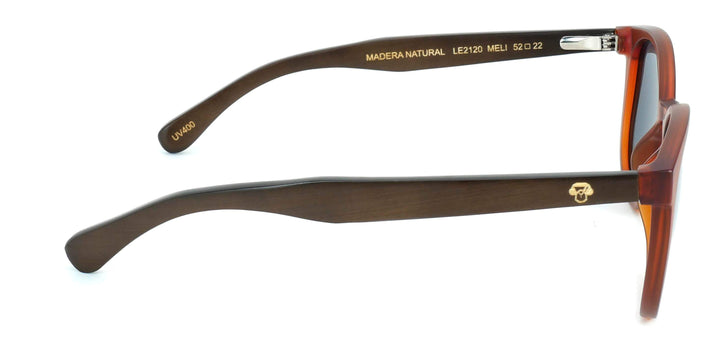 anteojos redondos de plástico reciclado y varillas de madera natural sustentable con lentes de color negro. Polarizadas y forma redonda.  #color_negro