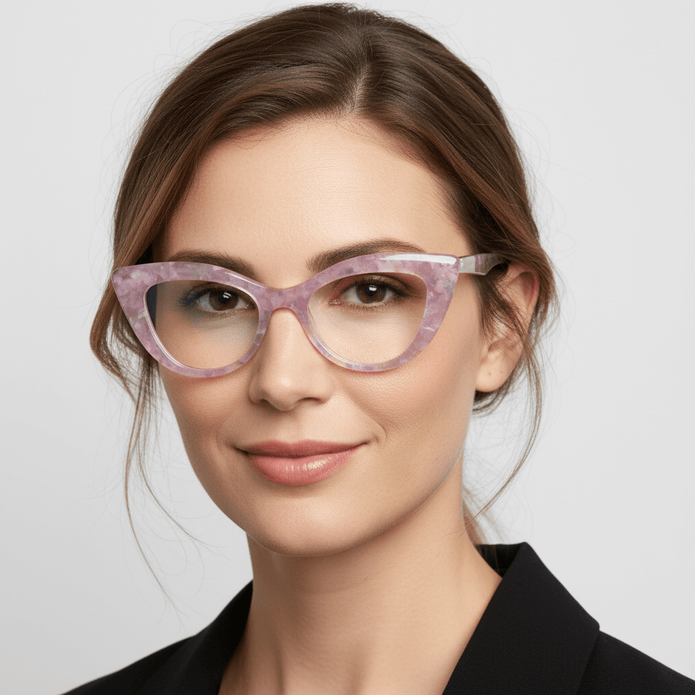 la foto lateral de una mujer usando armazones opticos agatados retro para mujer de cara redonda grande de marca Bonoboss en acetato biodegradable natural de color negro #color_negro