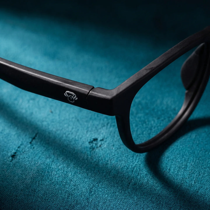 Lentes ópticos deportivos Bonoboss Lewis Negro detalle bisagra #color_negro