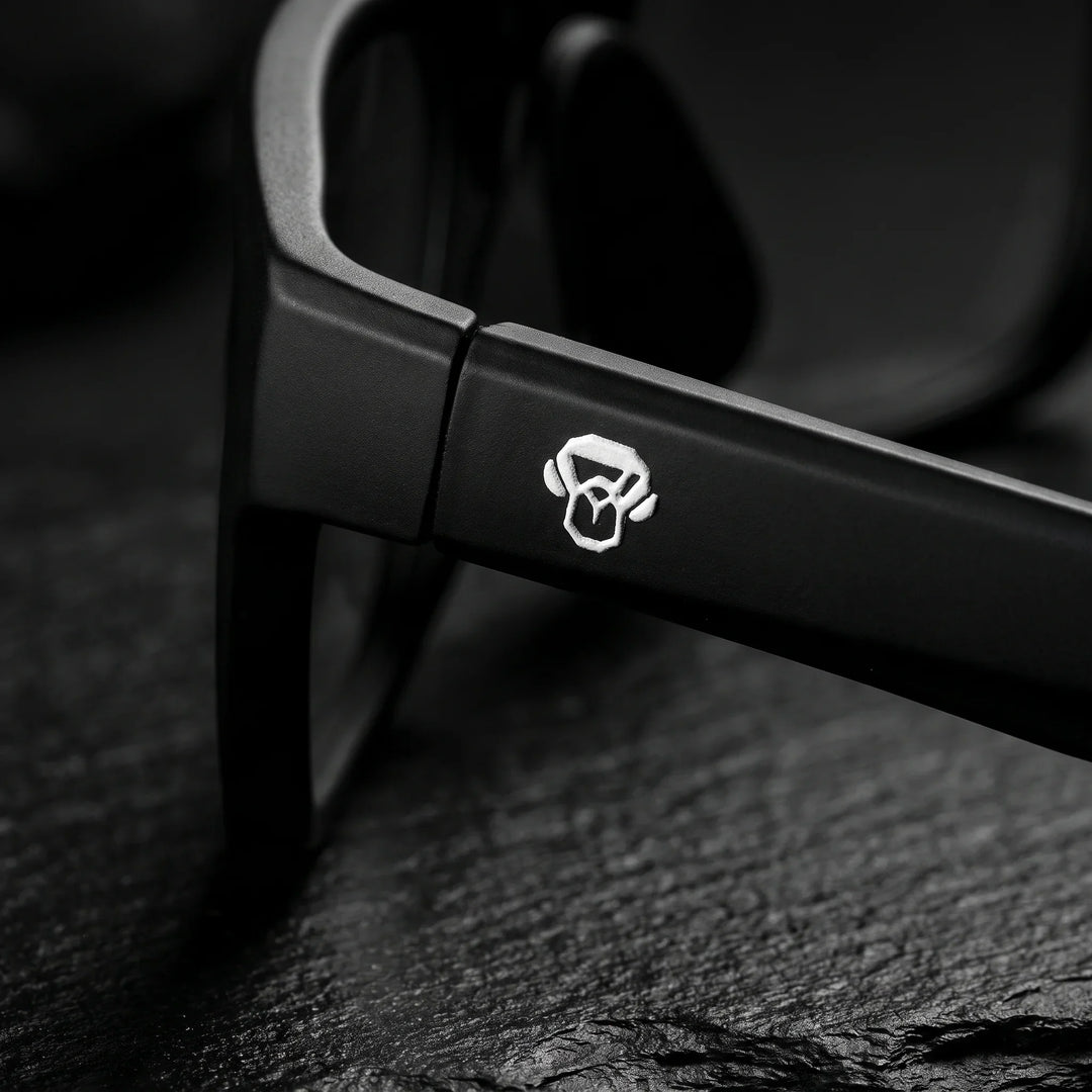 Lentes ópticos deportivos Bonoboss Lewis Negro detalle logo emblema #color_negro