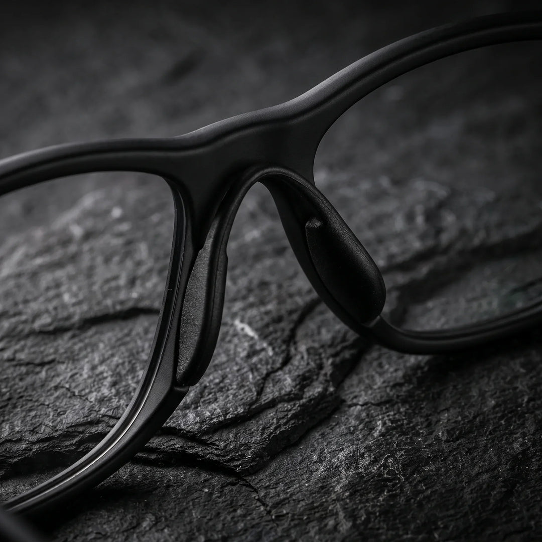 Lentes ópticos deportivos Bonoboss Lewis Negro detalle nariz interna #editorial_grip_nariz #color_negro
