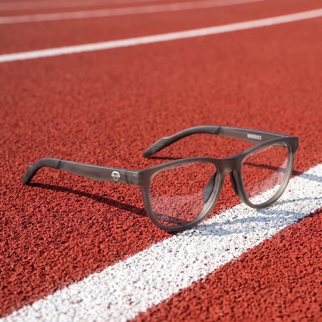 Lentes ópticos deportivos Bonoboss Lewis Champagne running pista #editorial_lifestyle2 #color_champagne