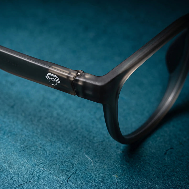 Lentes ópticos deportivos Bonoboss Lewis Champagne detalle bisagra #color_champagne