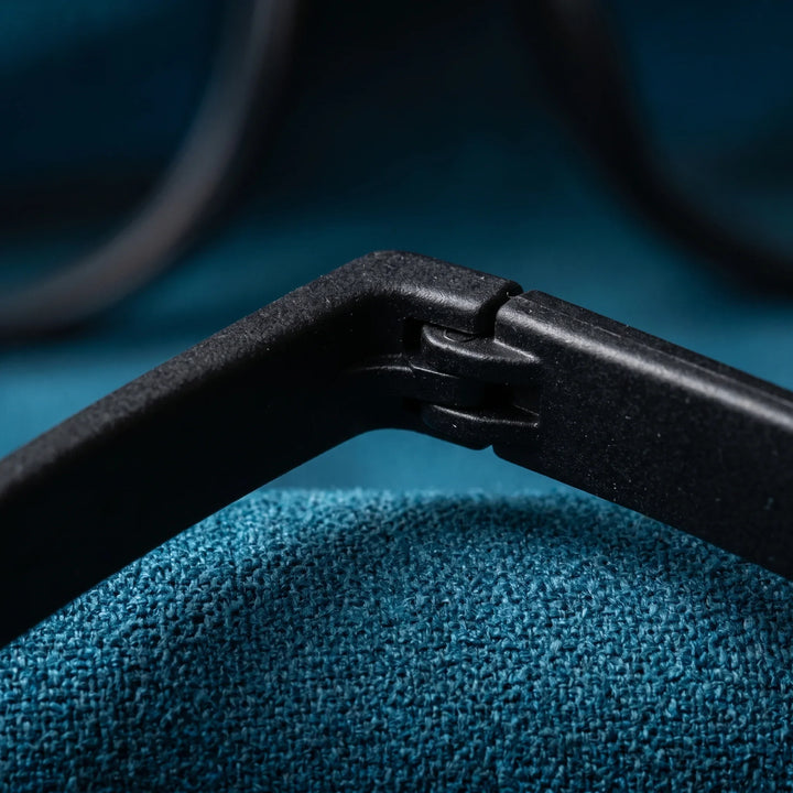Lentes ópticos deportivos Bonoboss Simone Negro detalle bisagra #color_negro