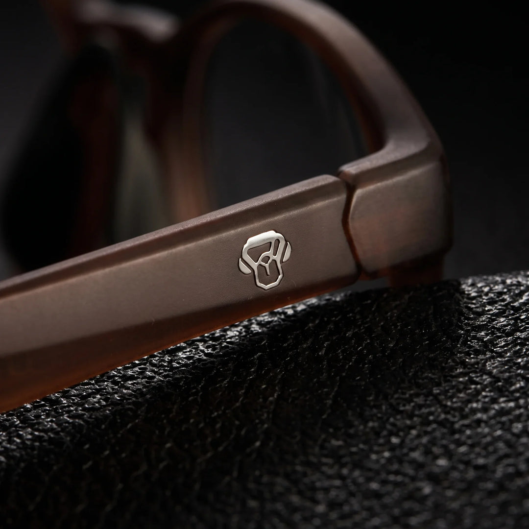 Lentes ópticos deportivos Bonoboss Simone Champagne detalle logo emblema #color_champagne