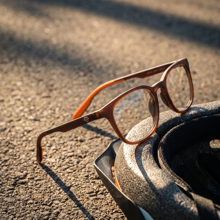 Lentes ópticos deportivos Bonoboss Serena Naranjo bici casco #editorial_lifestyle2 #color_naranjo