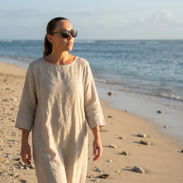 Bonoboss Frutillar Clip Sol Azul - modelo playa atardecer caminata golden hour #editorial_lifestyle3 #color_azul