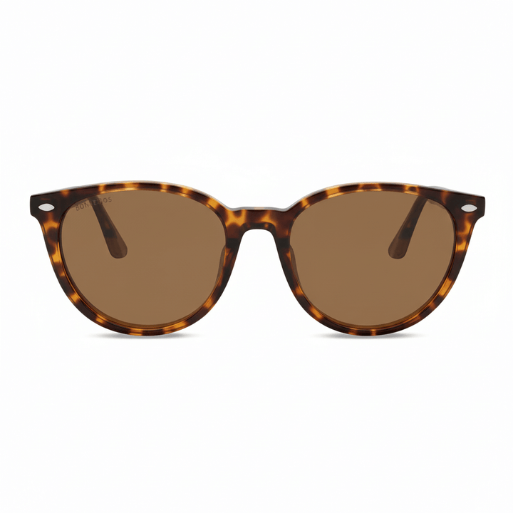 la vista frontal de unas gafas anteojos de sol polarizados de color carey con lentes de color cafe . Estos lentes quedan bien en mujeres y hombres de cara redonda #color_carey