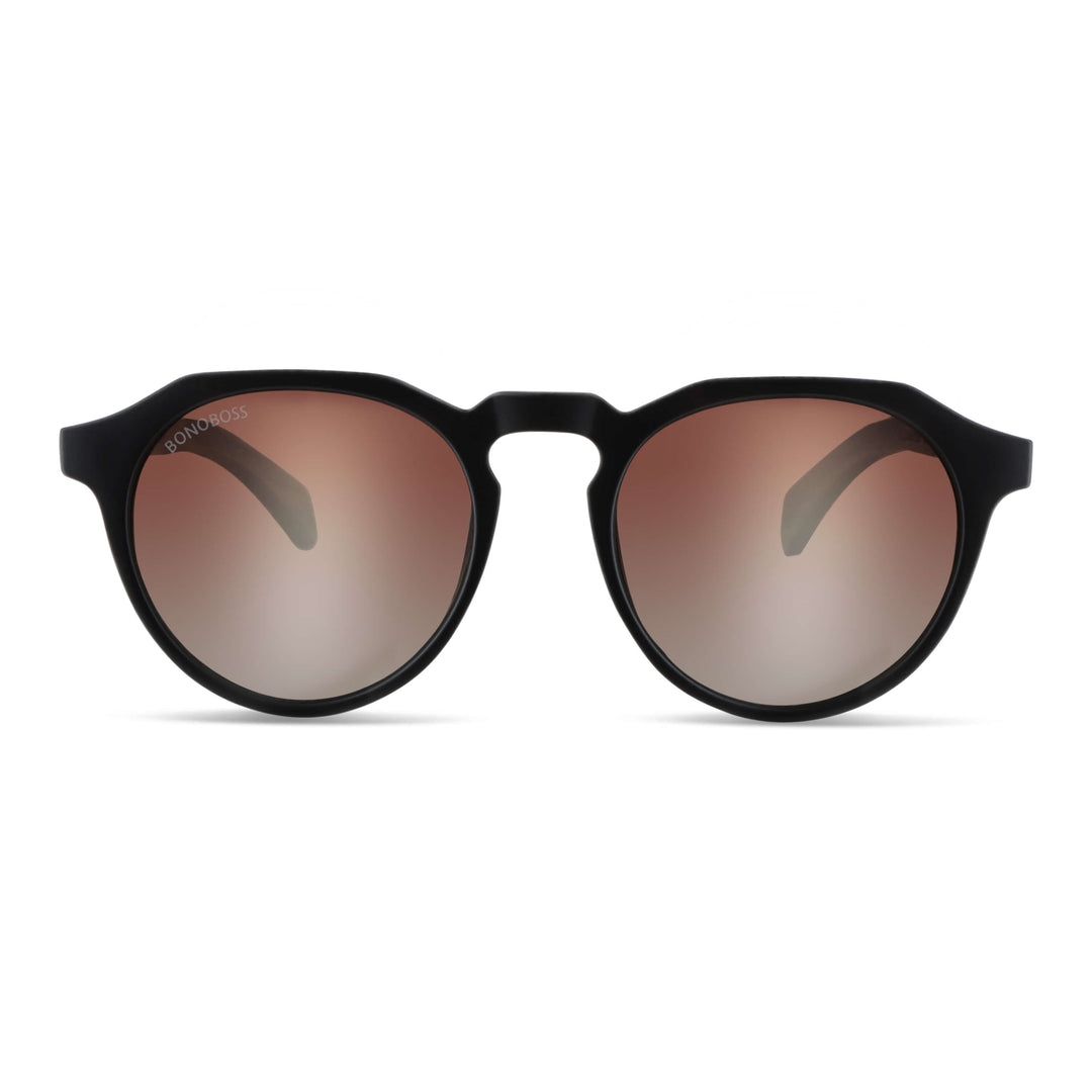 anteojos de sol hexagonales polarizados con patas de madera de hombre y mujer. vista frontal de gafas polarizadas de color negro matte con lentes de color degrade cafe con tratamiento espejado #color-marco_negro