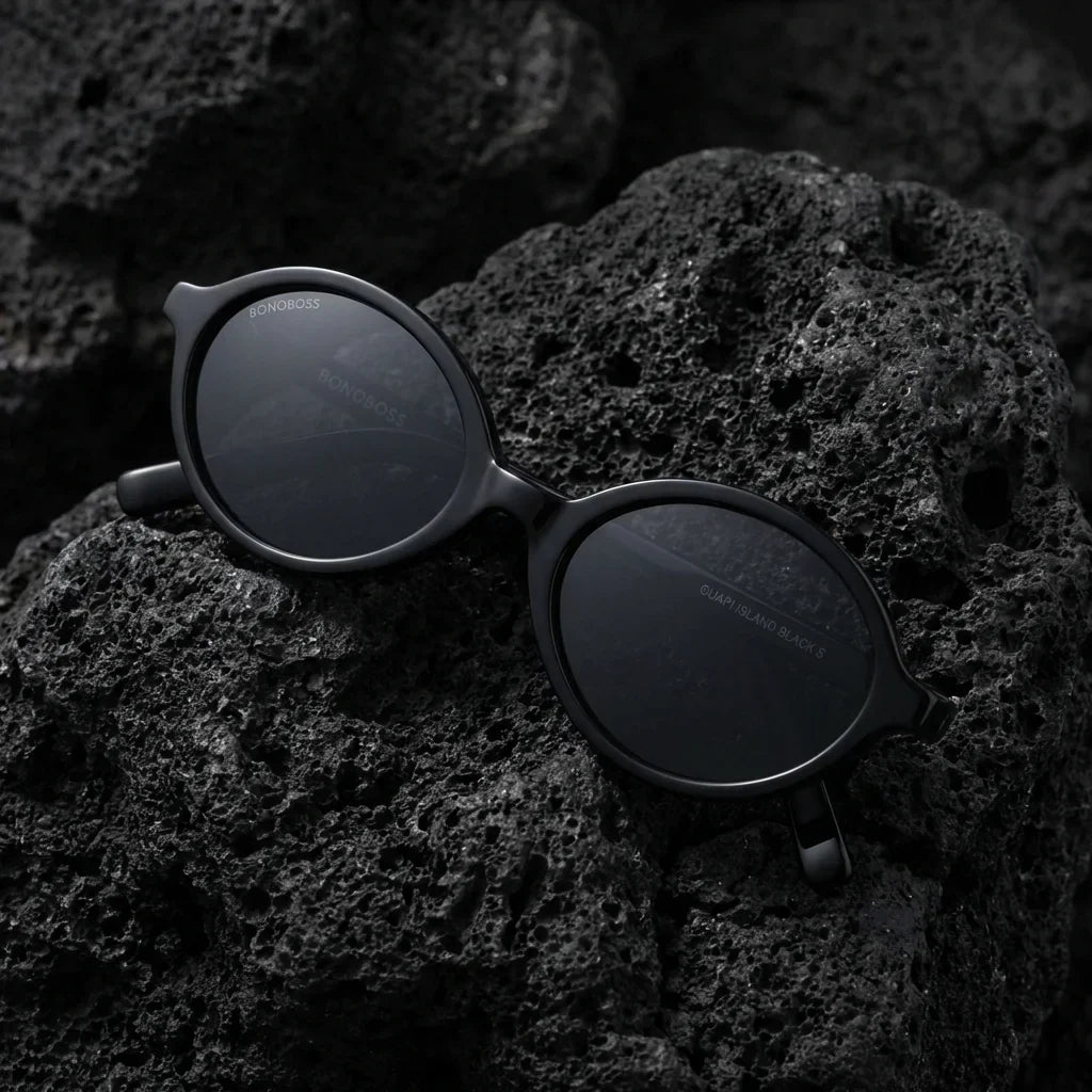 Lentes sol Guapi Island polarizados UV400 sobre roca volcanica textura natural Bonoboss #color_negro