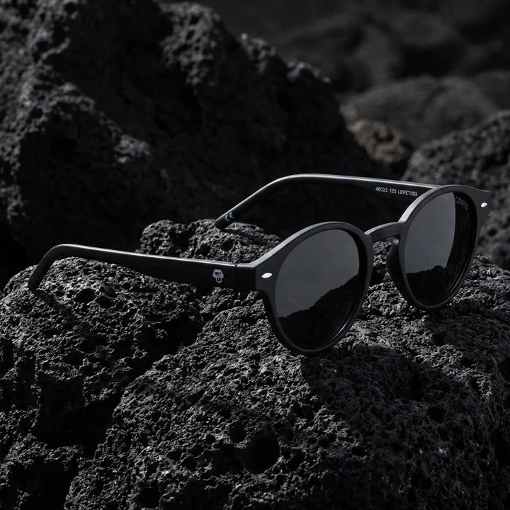 Lentes sol Joplin RPET polarizados UV400 sobre roca volcanica textura natural Bonoboss #color_negro
