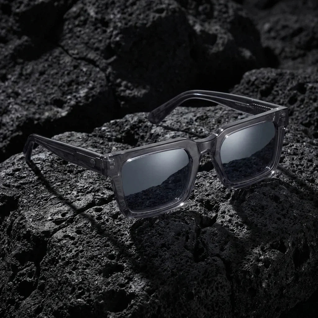 Lentes sol Tokyo polarizados UV400 bio-acetato Transparente Gris sobre roca volcanica textura natural Bonoboss #editorial_banner #color_transparente-gris