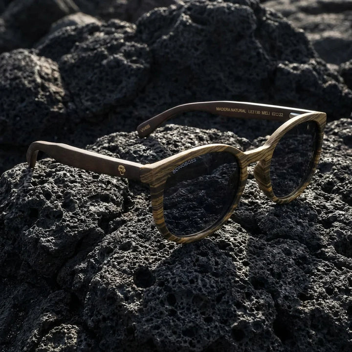 Lentes sol Meli Ebony polarizados UV400 sobre roca volcanica textura natural Bonoboss #color_negro
