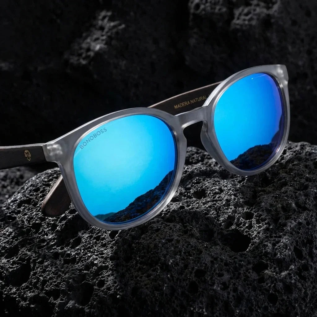 Lentes sol Meli TSP polarizados UV400 sobre roca volcanica textura natural Bonoboss #color_espejado-azul