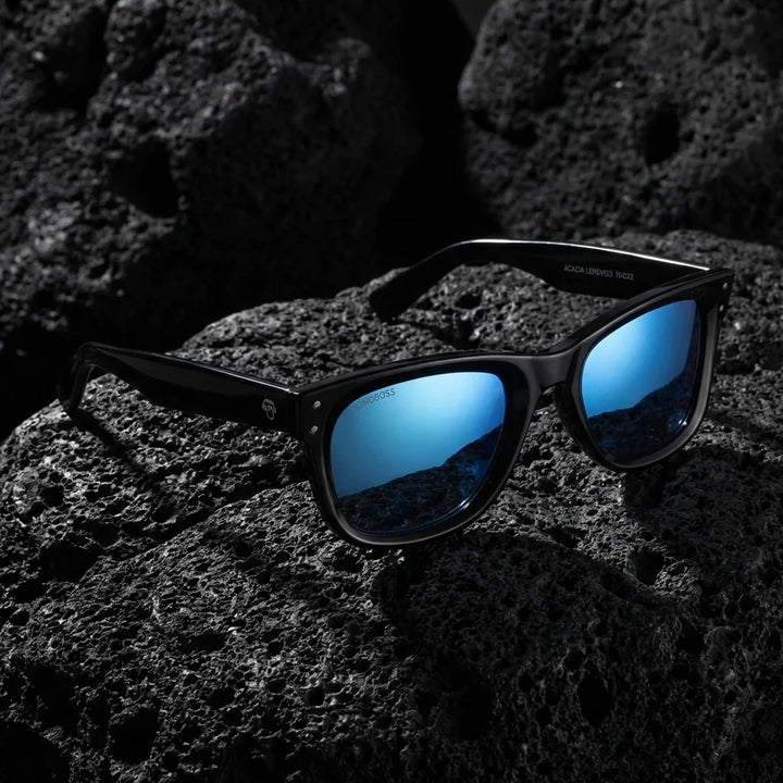 Lentes sol Acacia Reverse polarizados UV400 sobre roca volcanica textura natural Bonoboss #color_espejado-azul