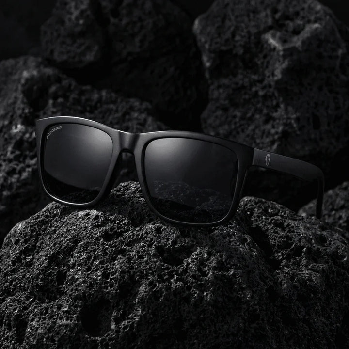 Lentes sol Rapanui RPET polarizados UV400 sobre roca volcanica textura natural Bonoboss #color_dark