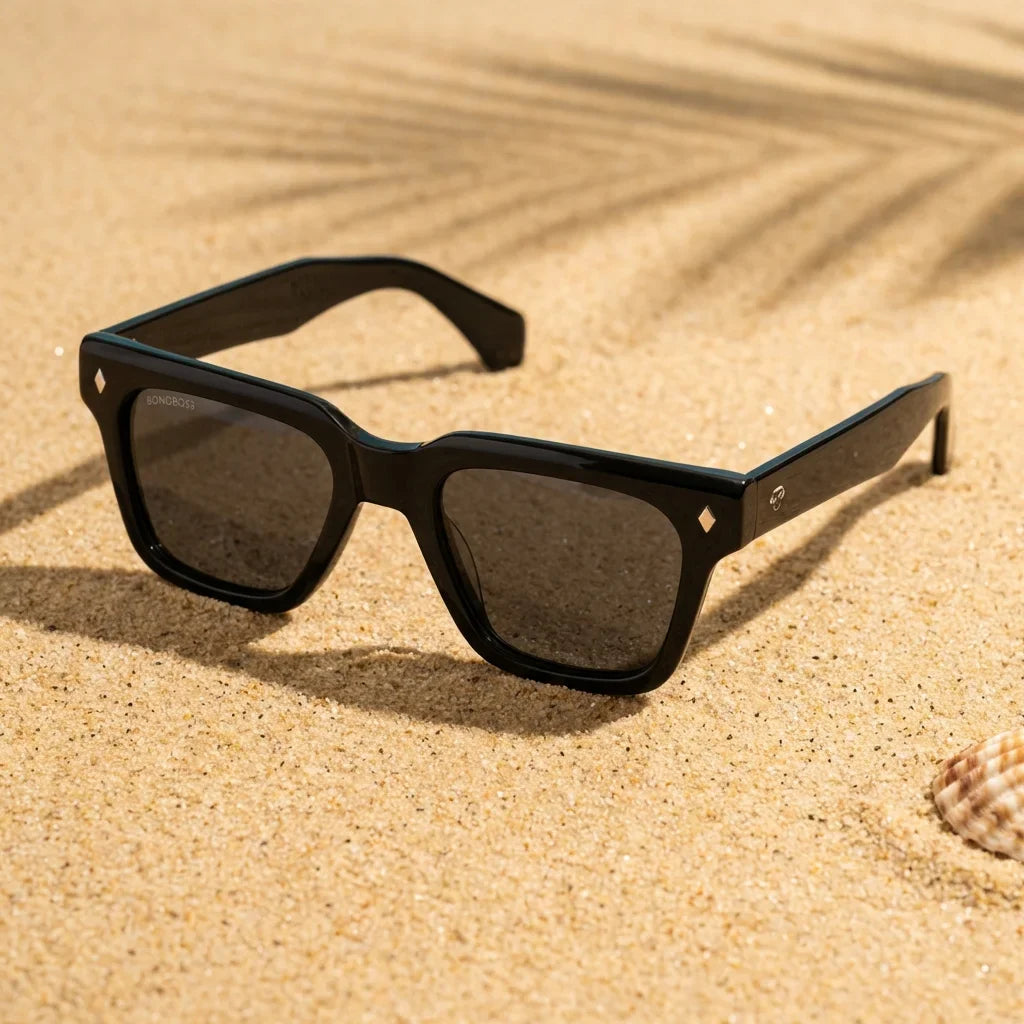 Lentes sol Bruno polarizados UV400 sobre arena dorada costa textura natural Bonoboss #color_negro