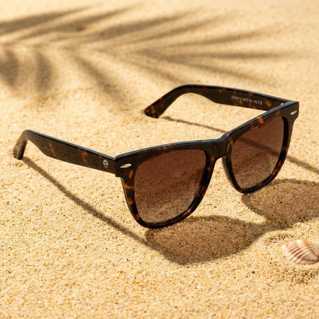 Lentes sol Valencia polarizados UV400 sobre arena dorada costa textura natural Bonoboss #color_carey