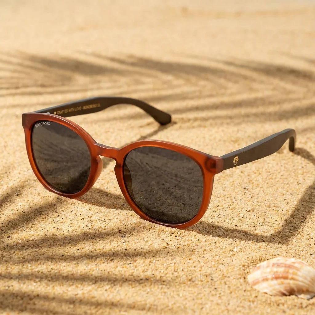 Lentes sol Meli Wine polarizados UV400 sobre arena dorada costa textura natural Bonoboss #color_negro