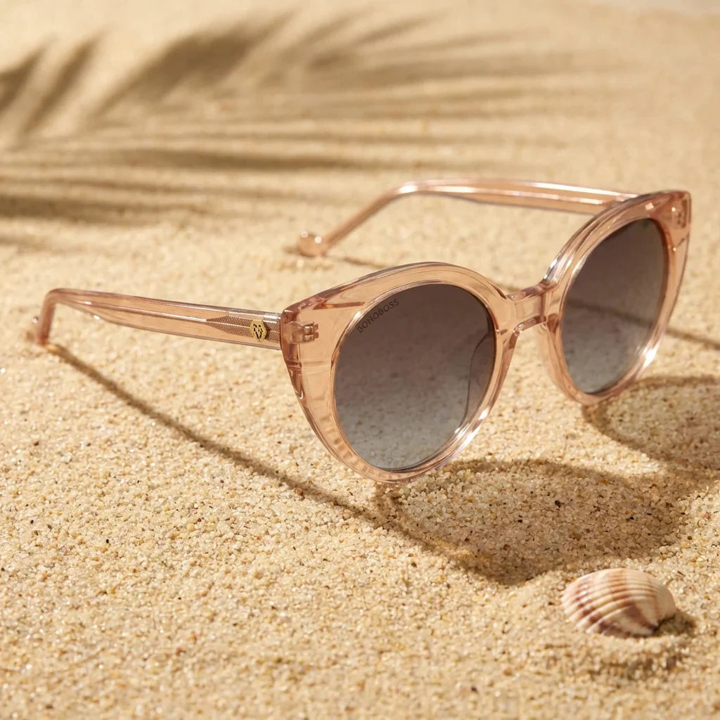 Lentes sol Hannover polarizados UV400 sobre arena dorada costa textura natural Bonoboss #editorial_grid1 #color_champagne