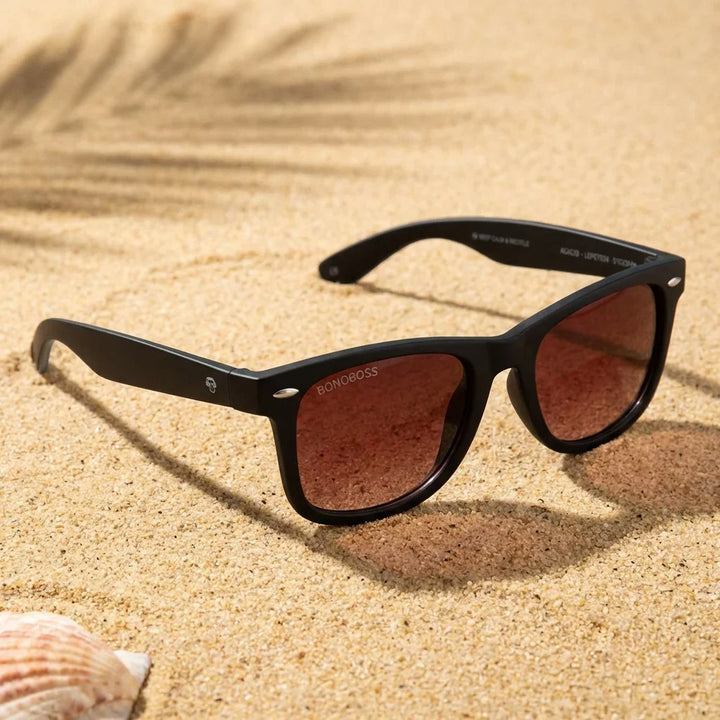Lentes sol Acacio RPET polarizados UV400 sobre arena dorada costa textura natural Bonoboss #color_rojo