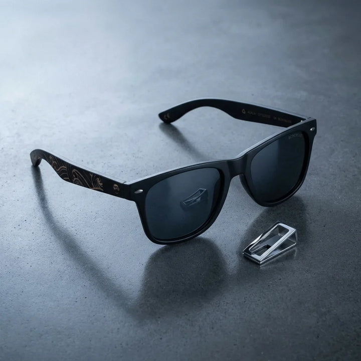 Lentes sol Acacia Dark Designer's polarizados UV400 sobre concreto urbano textura industrial Bonoboss #editorial_detail2 #color_smoke