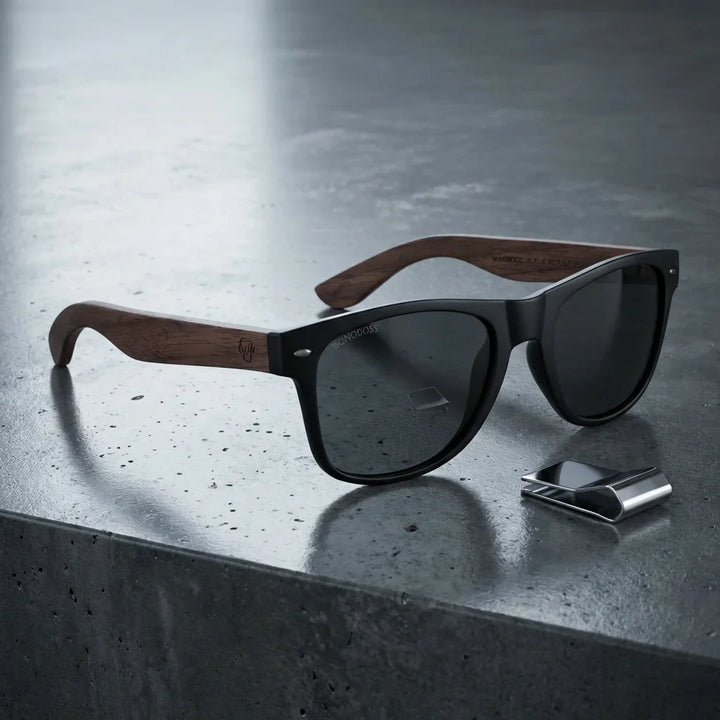 Lentes sol Acacia Nogal polarizados UV400 sobre concreto urbano textura industrial Bonoboss #color_smoke