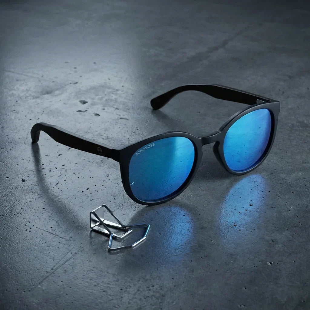 Lentes sol Meli Dark polarizados UV400 sobre concreto urbano textura industrial Bonoboss #color_espejado-azul