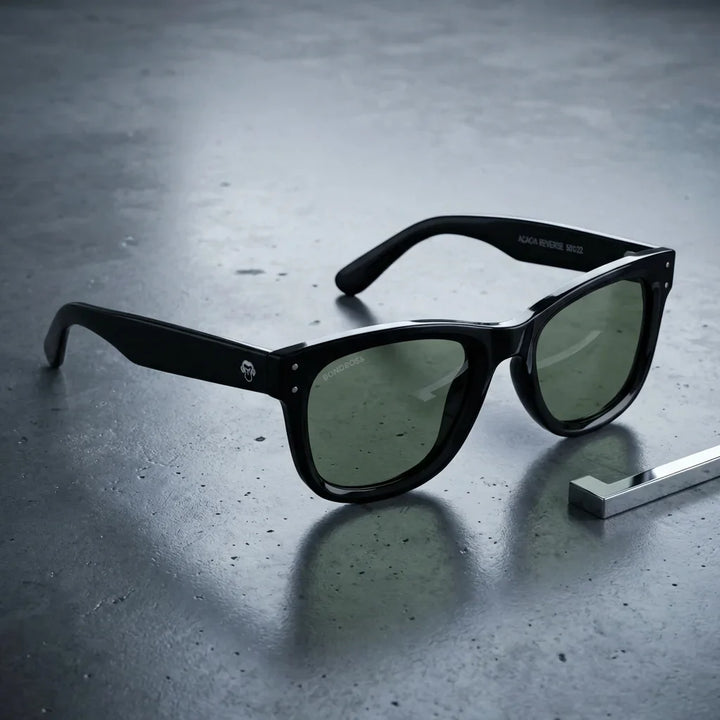 Lentes sol Acacia Reverse polarizados UV400 madera zebrano G15 sobre concreto urbano textura industrial Bonoboss #editorial_polarizado #color_g15