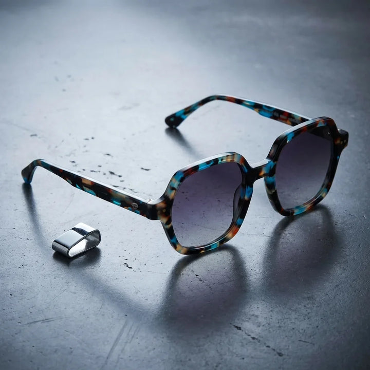 Lentes sol Canarias polarizados UV400 sobre concreto urbano textura industrial Bonoboss #color_azul