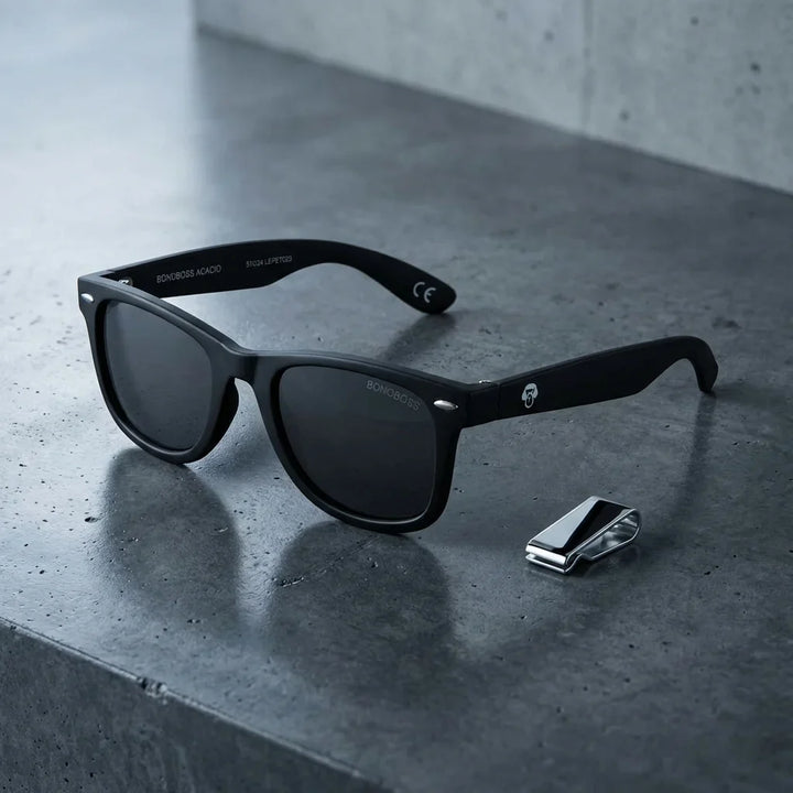 Lentes sol Acacio RPET polarizados UV400 sobre concreto urbano textura industrial Bonoboss #color_negro