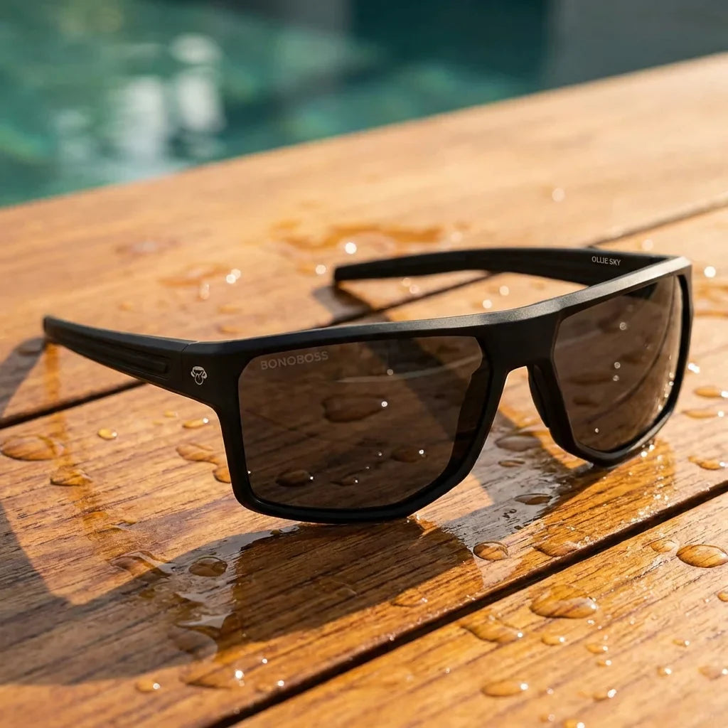 Lentes sol Ollie polarizados UV400 bio-acetato negro sobre teca con agua fresca natural contraste Bonoboss #editorial_grid1 #color_negro