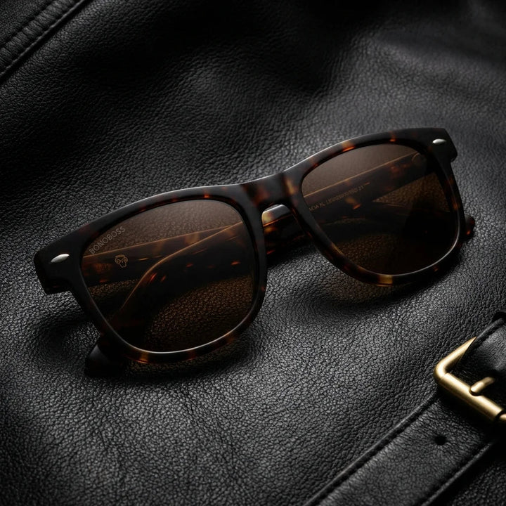 Lentes sol Acacia XL Vintage Sol Polarizado UV400 carey sobre cuero negro detalle brass premium Bonoboss #editorial_polarizado #color_carey