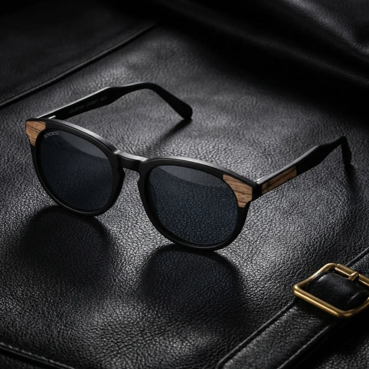 Lentes sol Chiloé 0084 polarizados UV400 sobre cuero negro detalle brass premium Bonoboss #color_negro
