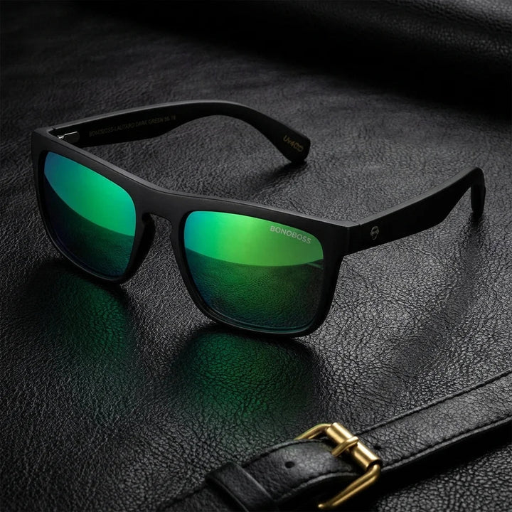 Lentes sol Lautaro Dark polarizados UV400 acetato espejado verde sobre cuero negro detalle brass premium Bonoboss #editorial_polarizado #color_espejado-verde