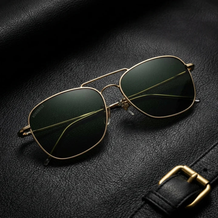 Lentes sol Commander Reverse polarizados UV400 metal G15 sobre cuero negro detalle brass premium Bonoboss #editorial_polarizado #color_g15