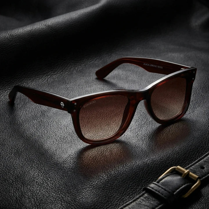 Lentes sol Acacia Reverse polarizados UV400 madera zebrano Brown sobre cuero negro detalle brass premium Bonoboss #editorial_polarizado #color_brown