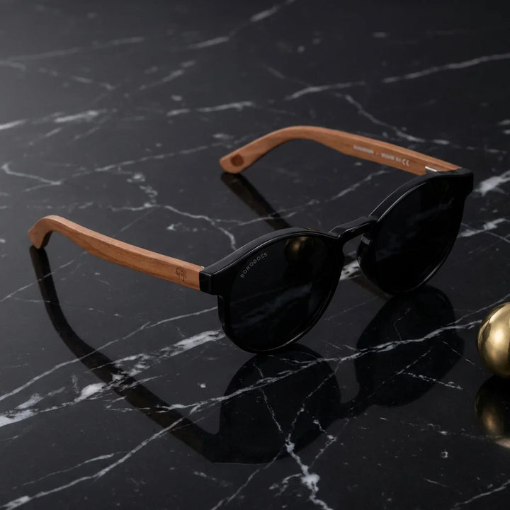 Lentes sol Paine polarizados UV400 bio-acetato negro sobre marmol negro superficie elegante premium Bonoboss #editorial_grid1 #color_negro