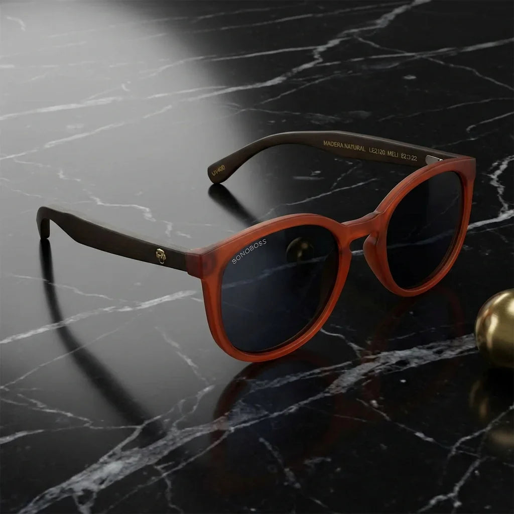 Lentes sol Meli Wine polarizados UV400 madera wine polarizado Negro sobre marmol negro Bonoboss #editorial_grid1 #color_negro