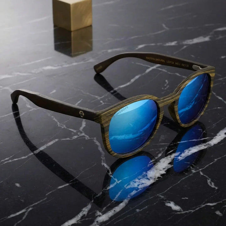 Lentes sol Meli Ebony polarizados UV400 madera ebony polarizado Espejado Azul sobre marmol negro Bonoboss #editorial_grid1 #color_espejado-azul
