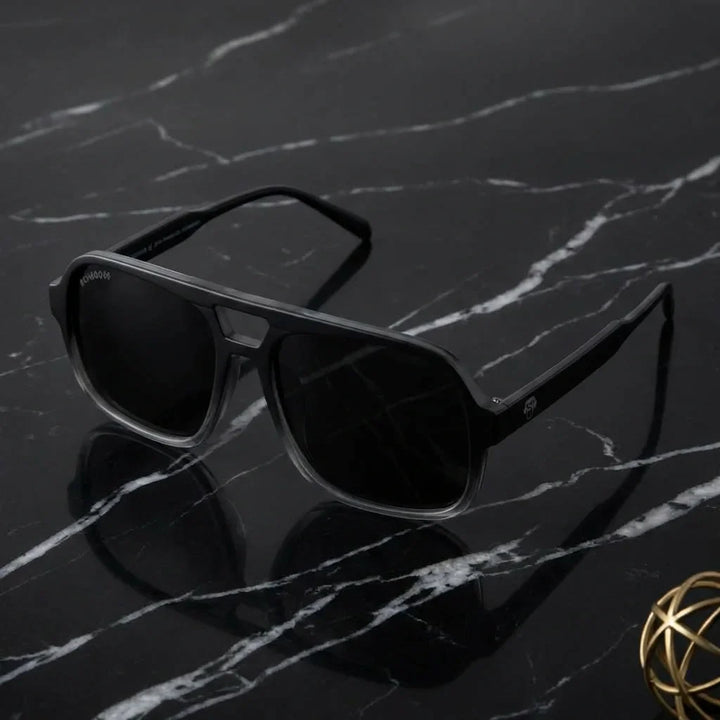 Lentes sol Orson RPET polarizados UV400 RPET reciclado dark sobre marmol negro textura elegante premium Bonoboss #editorial_polarizado #color_black