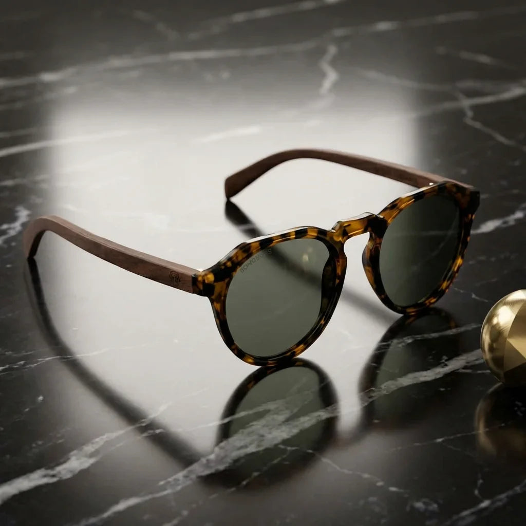 Lentes sol Galapagos polarizados UV400 acetato madera carey sobre marmol negro superficie elegante Bonoboss #editorial_polarizado #color_carey